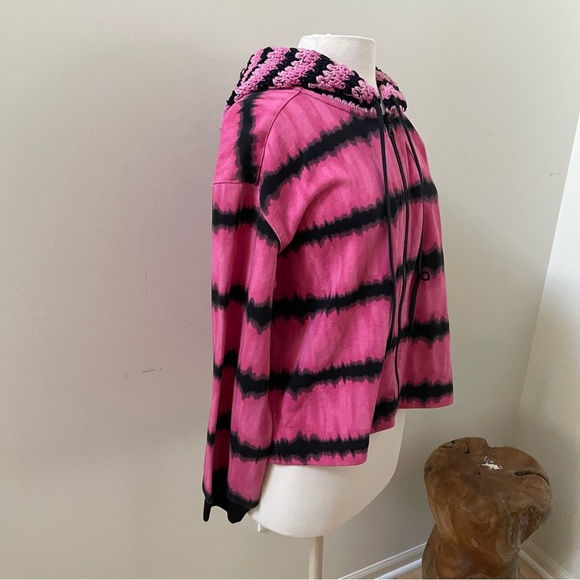 Alice + Olivia by Stacey Bendet Pink Black Tye Dye Cropped Crochet Hoodie NWT L - Picture 6 of 7